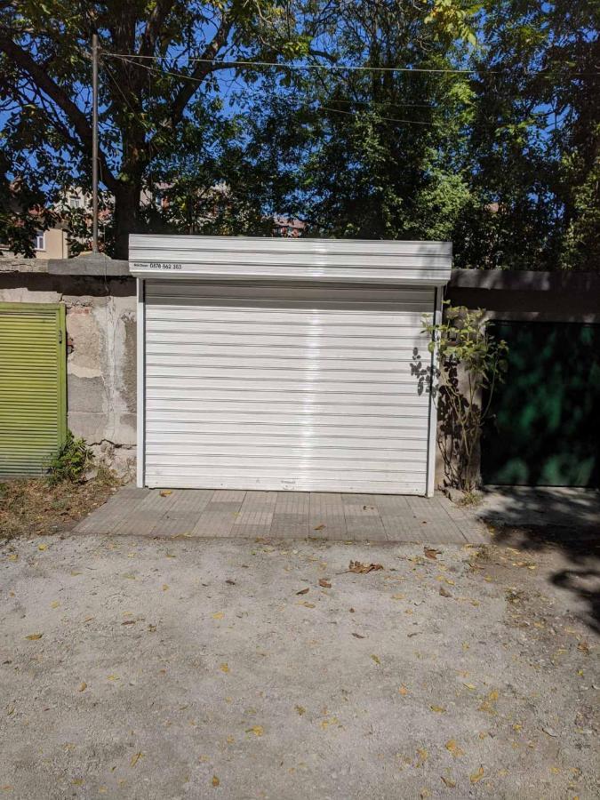 Midtown Place Apartment Doris 1 With Garage Plowdiw Exterior foto